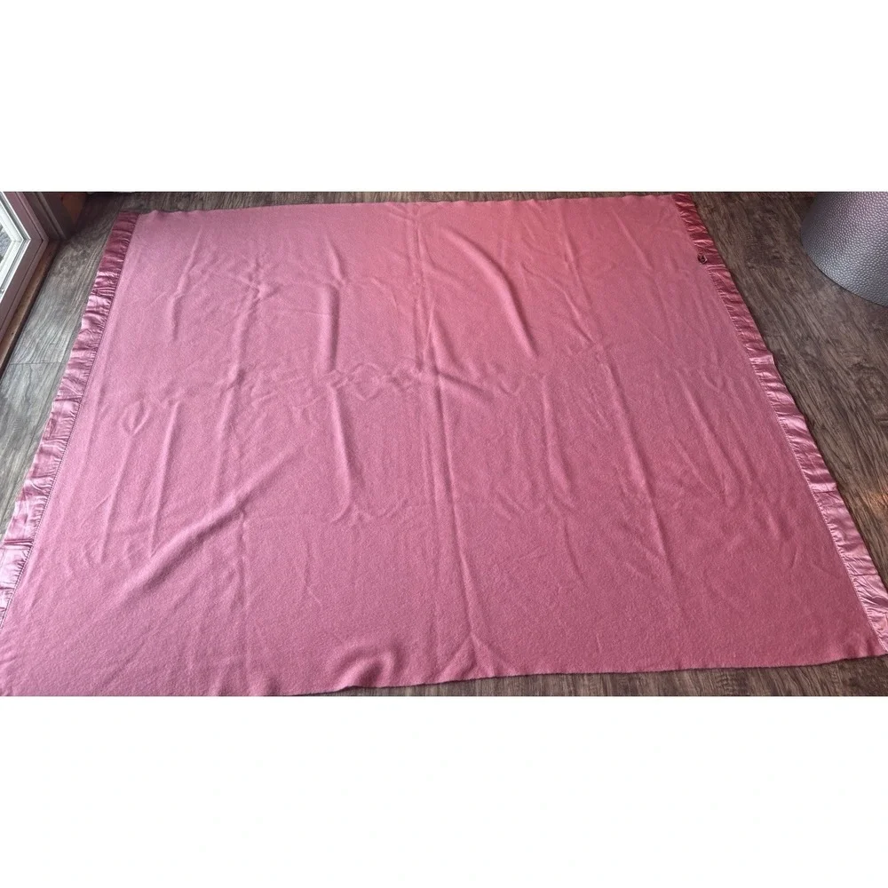 VTG Harmony House Washable Wool Satin Trim Pink‎ Blanket 88.5